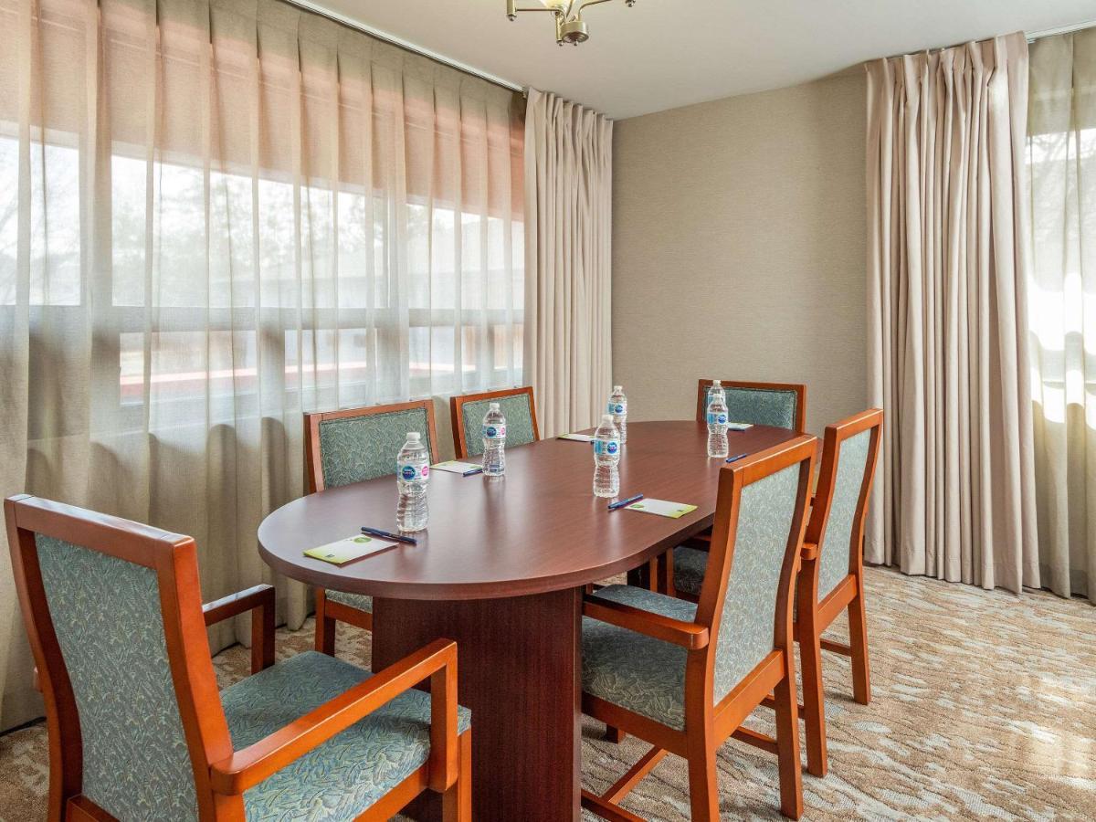 Comfort Inn West Ottawa Extérieur photo
