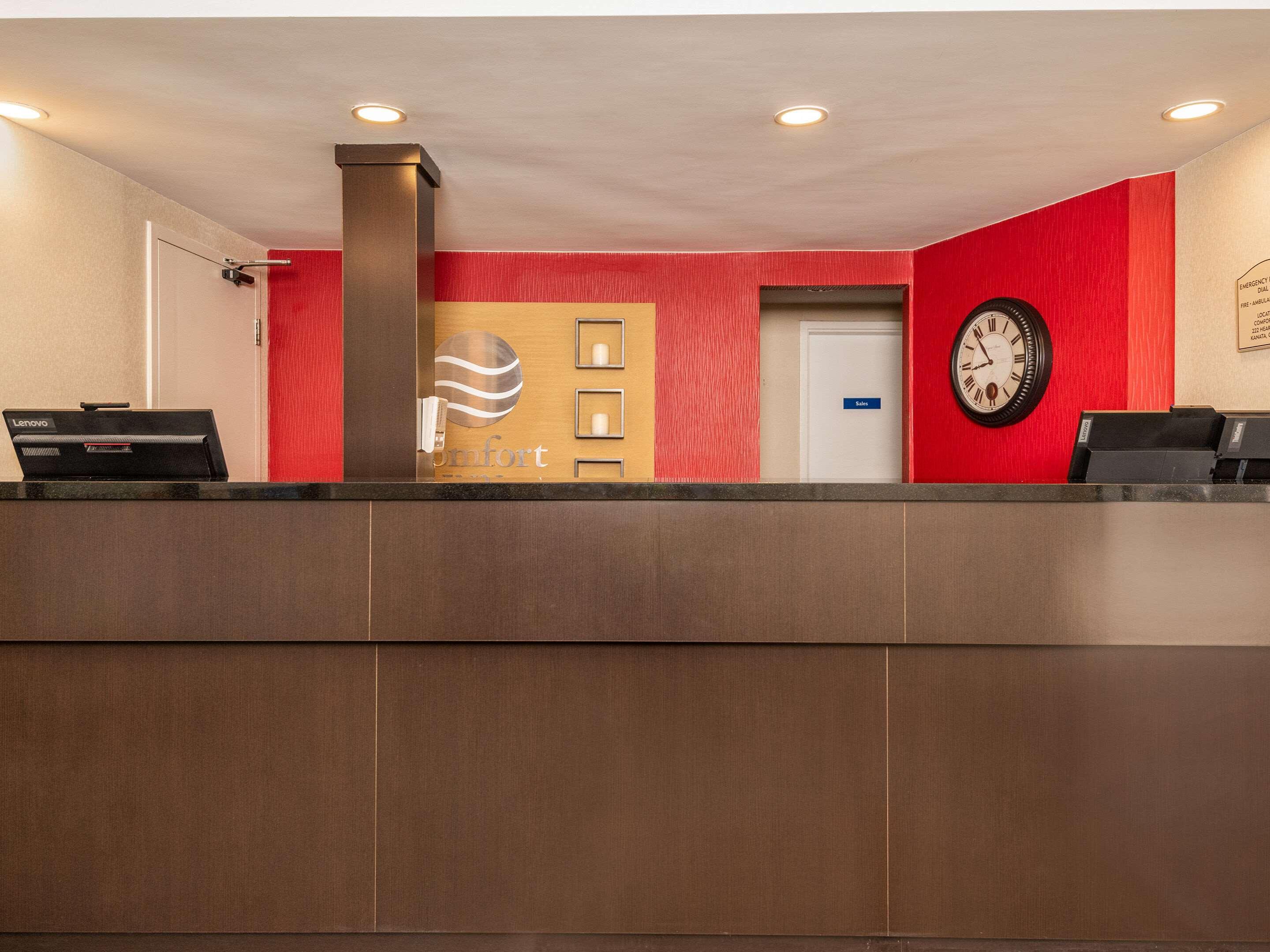 Comfort Inn West Ottawa Extérieur photo