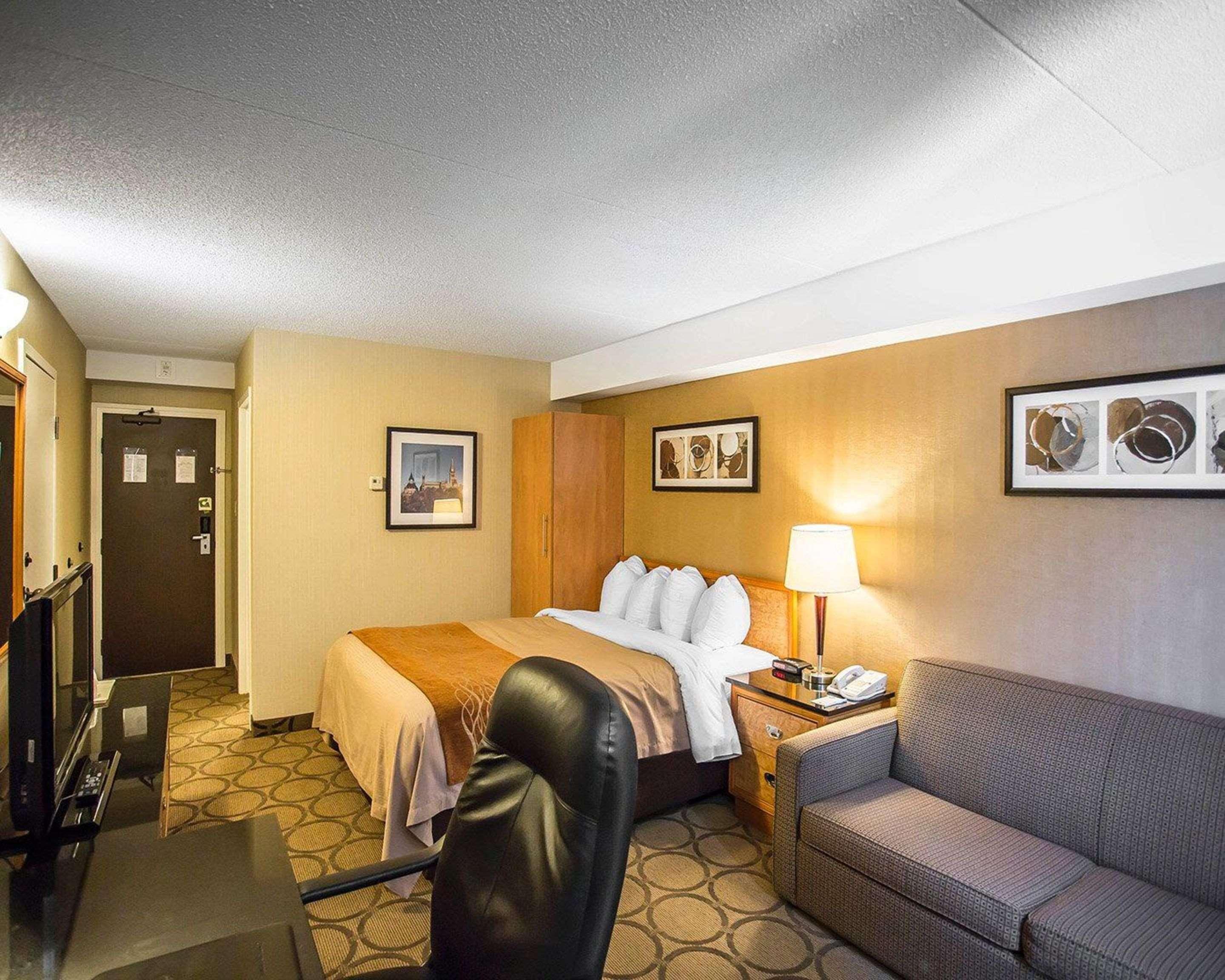 Comfort Inn West Ottawa Extérieur photo