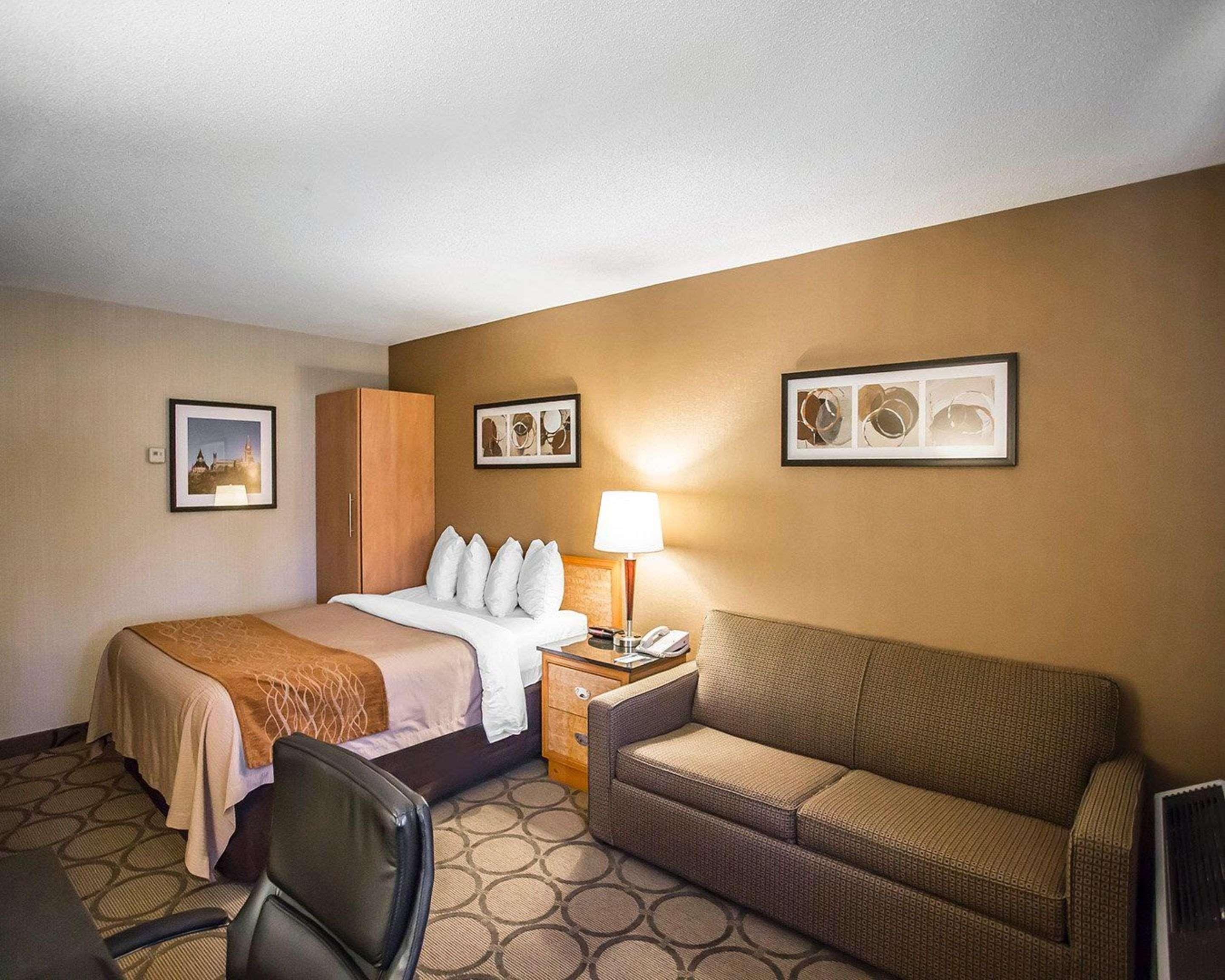 Comfort Inn West Ottawa Extérieur photo